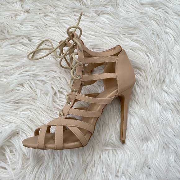 High heels - Picture 1 of 3